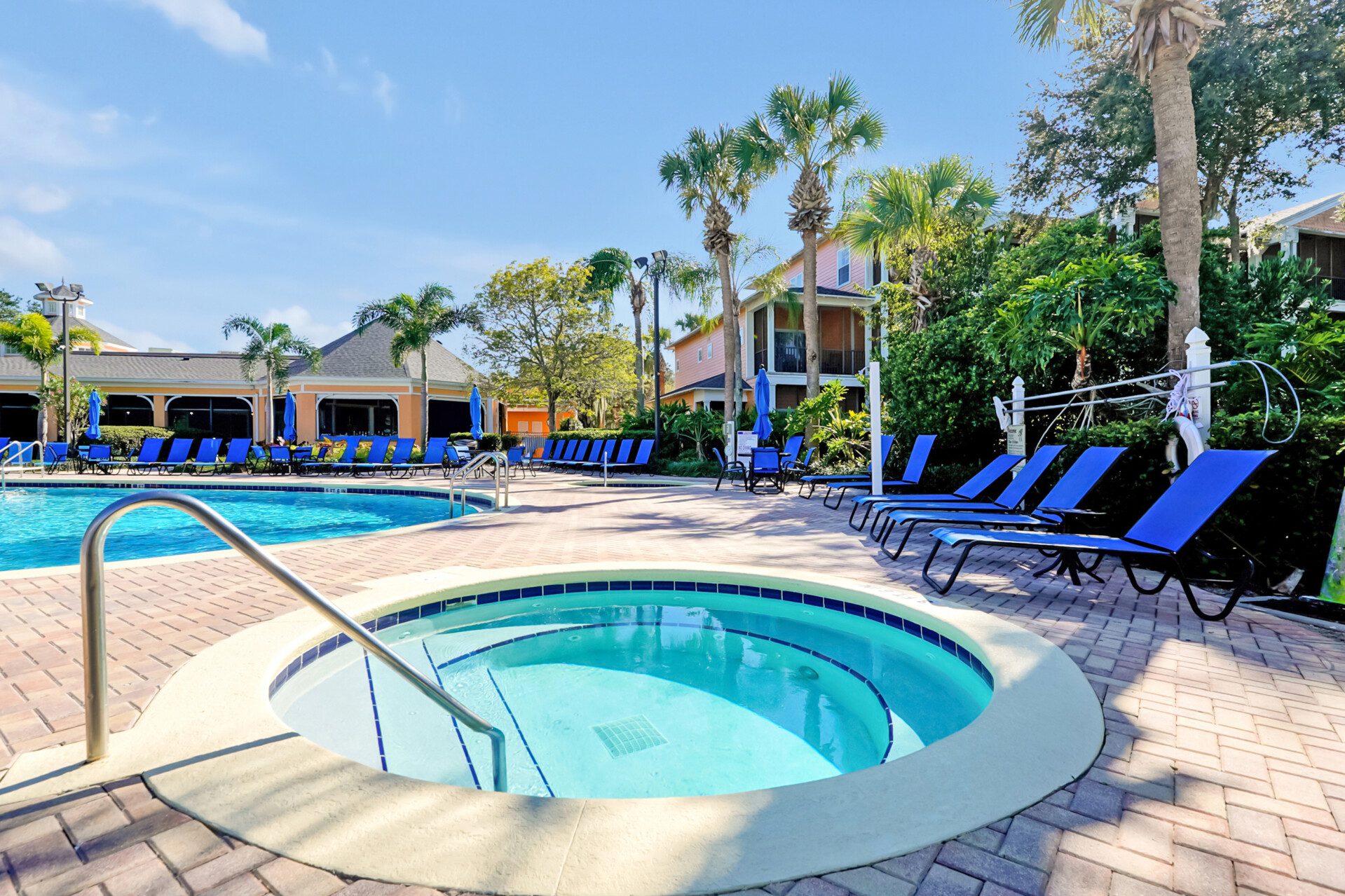 0f0e8cf3 e3f2 41d8 a65b 385a85105000