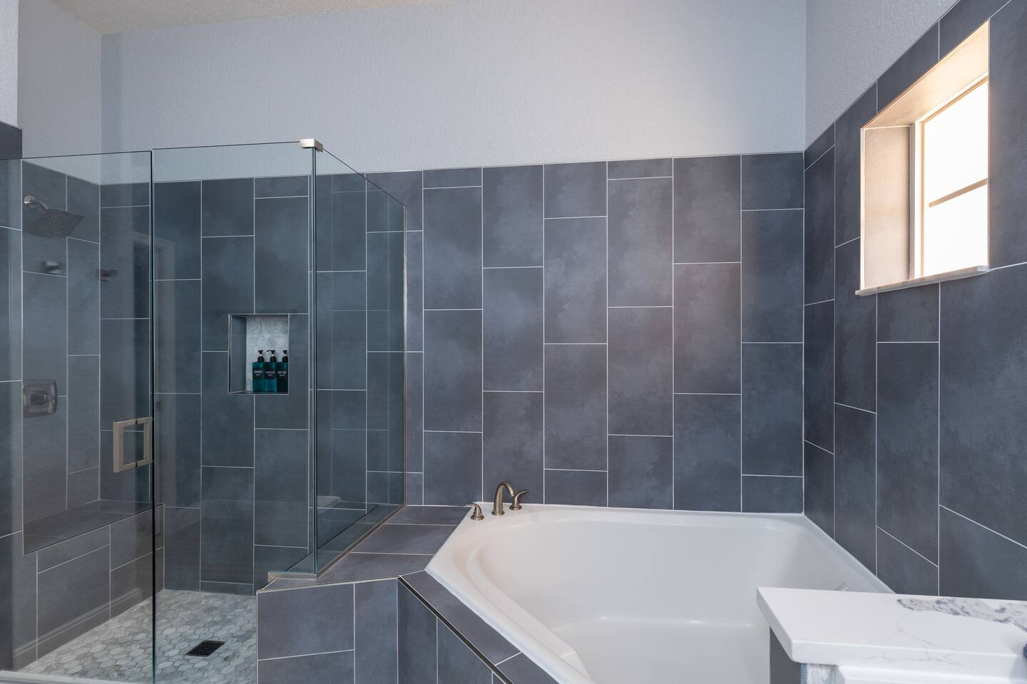 ef88fa16 06aa 4664 9f98 d11ebd299025